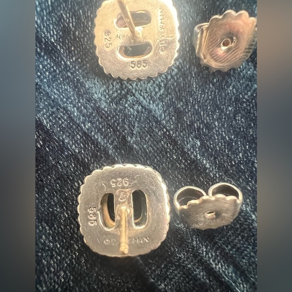 David Yurman Petite Albion Stud Earrings in Sterling Silver with Onyx - Picture 7 of 12